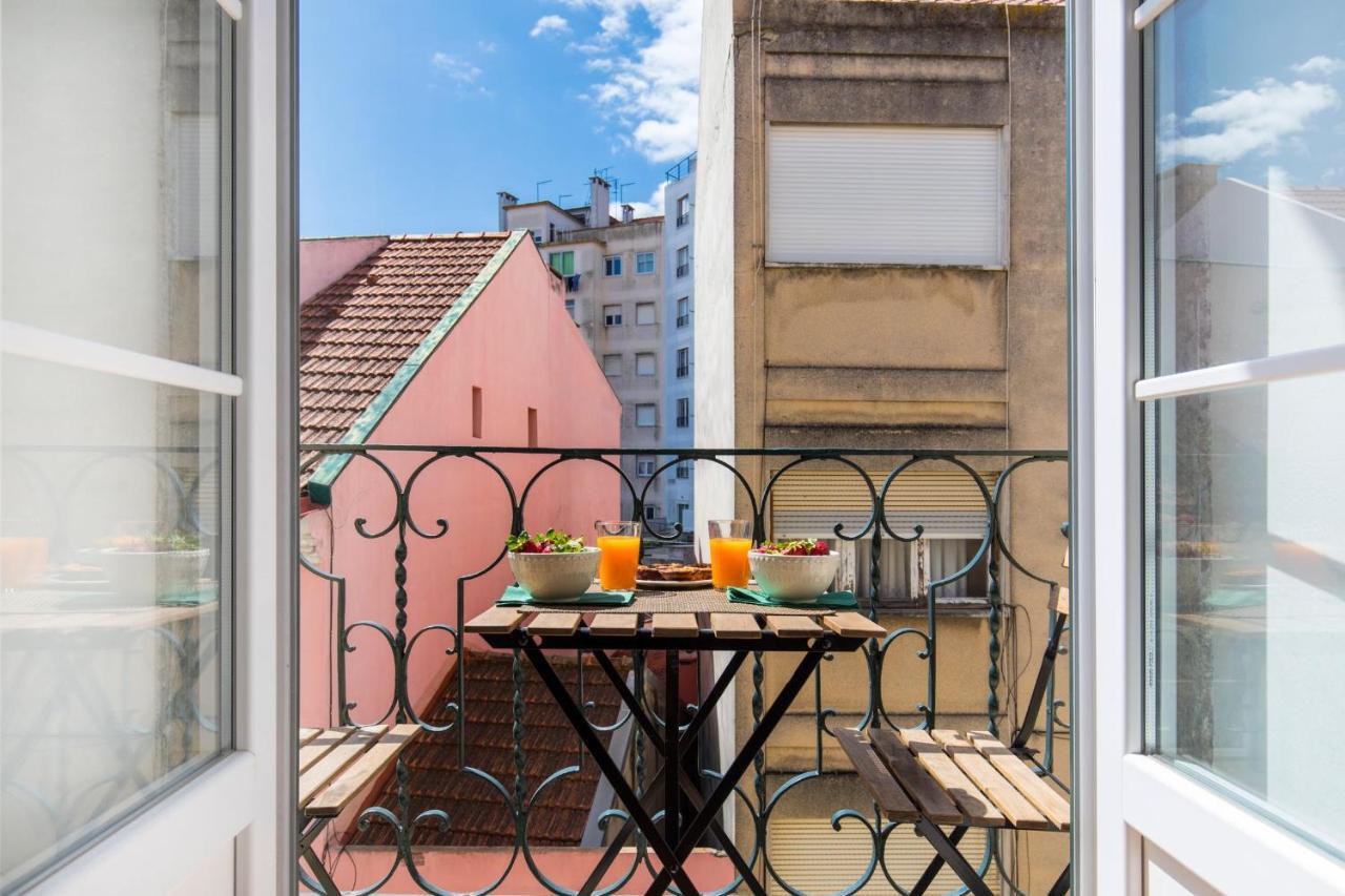 Lovelystay - Sunny Flat W/ Balcony Overseeing Graca And River Lizbona Zewnętrze zdjęcie